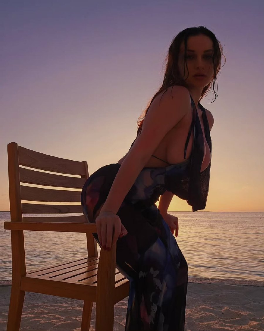 Sexy girl Miranda Faith nude in Djibouti