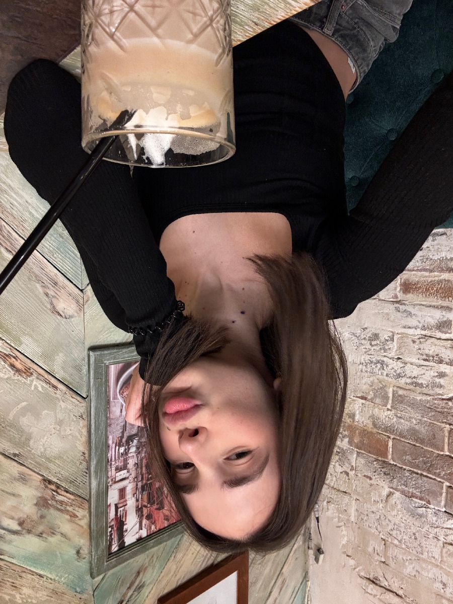 Fresh photos, fresh mood — Tina online in Djibouti